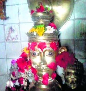 Devotees of devotees in Mahadev Temple | महादेव मंदिरात भक्तांची मांदियाळी