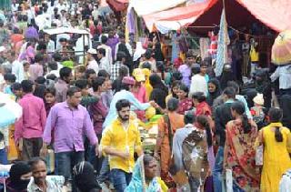 The market for the purchase of Ramadan Id | रमजान ईदच्या खरेदीसाठी बाजार फुलला The market for the purchase of Ramadan Id | रमजान ईदच्या खरेदीसाठी बाजार फुलला