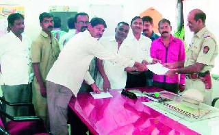 Demand for action at liquor shops running late | उशिरापर्यंत चालणाऱ्या मद्य दुकानांवर कारवाईची मागणी Demand for action at liquor shops running late | उशिरापर्यंत चालणाऱ्या मद्य दुकानांवर कारवाईची मागणी