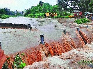 River floods in the district | जिल्ह्यात नदी-नाल्यांना पूर River floods in the district | जिल्ह्यात नदी-नाल्यांना पूर