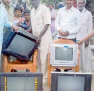 The equipment burned due to the increased electrical pressure | विजेचा दाब वाढल्याने उपकरणे जळाली