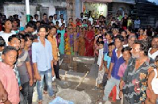 Police-citizen face-to-face in Gandhi Ashram area | गांधी आश्रम परिसरात पोलीस- नागरिक आमने-सामने Police-citizen face-to-face in Gandhi Ashram area | गांधी आश्रम परिसरात पोलीस- नागरिक आमने-सामने