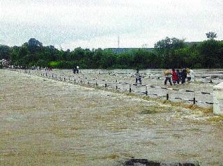 Mandva bridge under water | मांडवे पूल पाण्याखाली