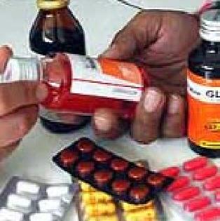 124 drug shops cancellations | १२४ औषधी दुकानांचे परवाने रद्द