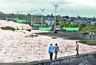 Girna river fills the first time this year | गिरणा नदी यंदा प्रथमच दुथडी भरून