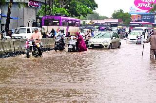 Gazanan Maharaj road sidewalk | गजानन महाराज मार्गाची चाळणी Gazanan Maharaj road sidewalk | गजानन महाराज मार्गाची चाळणी