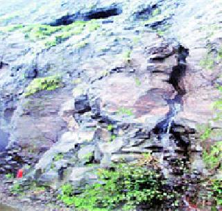 Chembur collapses into a small boy killed | चेंबूरमध्ये दरड कोसळून लहान मुलगा ठार Chembur collapses into a small boy killed | चेंबूरमध्ये दरड कोसळून लहान मुलगा ठार