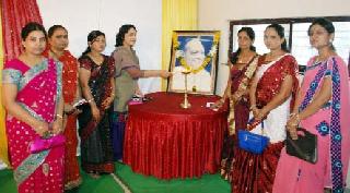 Happy celebration in Hingoli city | हिंगोली शहरात रंगला सखी महोत्सव