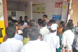 Maha e-service center slowed down | महा ई-सेवा केंद्राचा वेग मंदावला Maha e-service center slowed down | महा ई-सेवा केंद्राचा वेग मंदावला