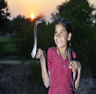 Resolve to save snake | करा साप वाचवण्याचा संकल्प