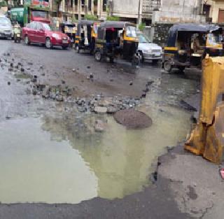 Due to heavy rains, in Mumbai, Khardan | मुसळधार पावसामुळे मुंबई खड्ड्यांत Due to heavy rains, in Mumbai, Khardan | मुसळधार पावसामुळे मुंबई खड्ड्यांत