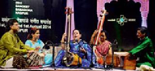 Violin duo and Parveen Sultana won | व्हायोलिनची जुगलबंदी अन् परवीन सुल्ताना यांनी जिंकले