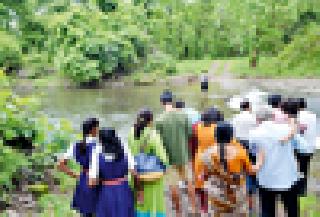 Students get excused in Bor Park! | बोर अभयारण्यात विद्यार्थ्यांची पायी भ्रमंती! Students get excused in Bor Park! | बोर अभयारण्यात विद्यार्थ्यांची पायी भ्रमंती!