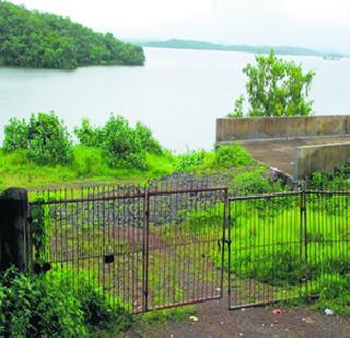 The use of artificial rain was suppressed by the corporation | कृत्रिम पावसाचा प्रयोग पालिकेने गुंडाळला The use of artificial rain was suppressed by the corporation | कृत्रिम पावसाचा प्रयोग पालिकेने गुंडाळला