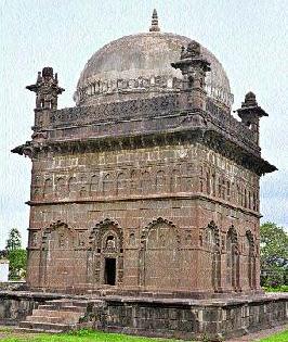 Malik ambar raises the churnidada | मलिक अंबर घेतोय खुलताबादेत चिरनिद्रा