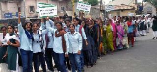 Democrat against the attack on Vice Chancellor | कुलगुरुंवरील हल्ल्याच्या निषेधार्थ मूकमोर्चा