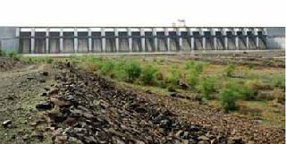 The dams of 'Varadhas' were 'like'! | वर्‍हाडातील धरणांची पातळी ‘जैसे थे’!