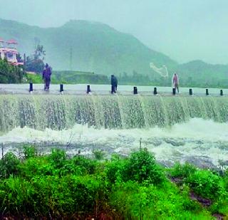 The crowd of tourists who are being taken to Donewat | डोनवत लेकला होतेय पर्यटकांची गर्दी The crowd of tourists who are being taken to Donewat | डोनवत लेकला होतेय पर्यटकांची गर्दी