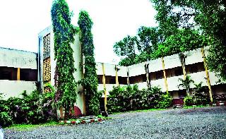 The house of Bhalekar got home again | भालेकर शाळेला पुन्हा घरघर The house of Bhalekar got home again | भालेकर शाळेला पुन्हा घरघर