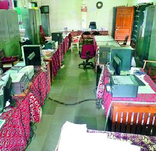 Citizens for the strike | संपामुळे नागरिक वेठीस Citizens for the strike | संपामुळे नागरिक वेठीस
