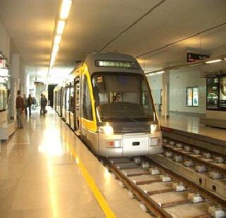 Due to Municipal Electricity, there is no clutter in the metro station | पालिकेच्या धुरामुळे मेट्रो स्थानकात गोंधळ Due to Municipal Electricity, there is no clutter in the metro station | पालिकेच्या धुरामुळे मेट्रो स्थानकात गोंधळ
