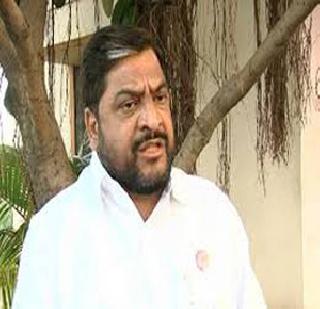 Let 'Swabhimani' fight against established ministers | प्रस्थापित मंत्र्यांविरुद्ध ‘स्वाभिमानी’ला लढू द्या Let 'Swabhimani' fight against established ministers | प्रस्थापित मंत्र्यांविरुद्ध ‘स्वाभिमानी’ला लढू द्या
