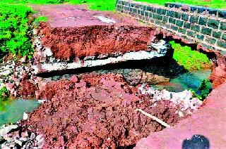 The left canal bridge collapsed | डाव्या कालव्यावरील पूल कोसळला The left canal bridge collapsed | डाव्या कालव्यावरील पूल कोसळला