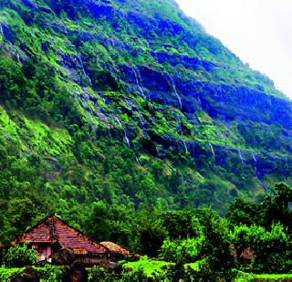 A collapse of ahppe sugar | आहुपेच्या साखरमाचीत कोसळली दरड A collapse of ahppe sugar | आहुपेच्या साखरमाचीत कोसळली दरड