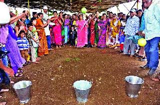 Junior became younger, joy of Mela was pleasant | ज्येष्ठ झाले लहान, मेळ्याचा आनंद छानगमतीदार Junior became younger, joy of Mela was pleasant | ज्येष्ठ झाले लहान, मेळ्याचा आनंद छानगमतीदार