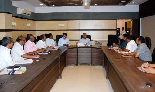 Administration alert on drought-affected areas | दुष्काळाच्या पार्श्वभूमिवर प्रशासन सजग