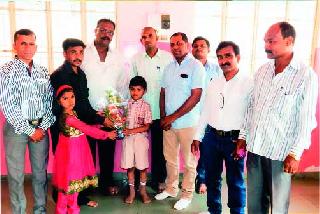 Felicitated Aman Patel, who got first position in the scholarship examination | स्कॉलरशिप परीक्षेत प्रथम क्रमांक मिळविणाऱ्या आयान पटेल याचा सत्कार Felicitated Aman Patel, who got first position in the scholarship examination | स्कॉलरशिप परीक्षेत प्रथम क्रमांक मिळविणाऱ्या आयान पटेल याचा सत्कार