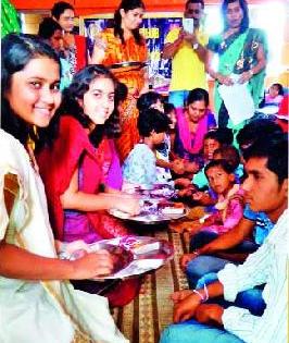 On behalf of orphaned children on behalf of Rotary Airport | रोटरी एअरपोर्टच्या वतीने अनाथ मुलांना राख्या On behalf of orphaned children on behalf of Rotary Airport | रोटरी एअरपोर्टच्या वतीने अनाथ मुलांना राख्या