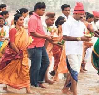 Celebrating the festival of Narayani Purnima celebrates in the district | नारळीपौर्णिमेचा सण जिल्ह्यात जल्लोषात Celebrating the festival of Narayani Purnima celebrates in the district | नारळीपौर्णिमेचा सण जिल्ह्यात जल्लोषात