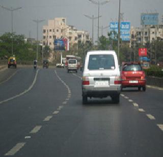 Increasing accidents on the Sion-Panvel route | सायन-पनवेल मार्गावर वाढते अपघात Increasing accidents on the Sion-Panvel route | सायन-पनवेल मार्गावर वाढते अपघात
