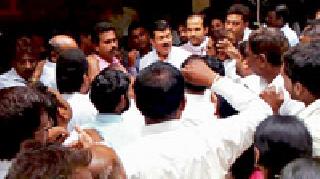 Congratulating the Congress workers | काँग्रेस कार्यकर्त्यांचे वासनिकांना साकडे Congratulating the Congress workers | काँग्रेस कार्यकर्त्यांचे वासनिकांना साकडे