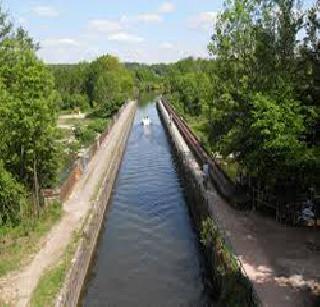 The new canal cracks in Roha | रोह्यात नवीन कालव्याला तडे The new canal cracks in Roha | रोह्यात नवीन कालव्याला तडे