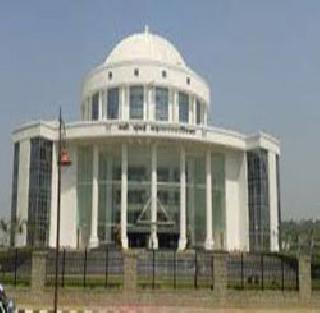 The auditorium was inaugurated by headquarters | मुख्यालयाच्या वातानुकूलित यंत्रणेवरून सभागृह तापले The auditorium was inaugurated by headquarters | मुख्यालयाच्या वातानुकूलित यंत्रणेवरून सभागृह तापले