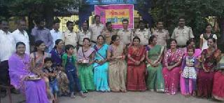 Rakshabandhan filled the police officer and staff | रक्षाबंधनाने पोलिस अधिकारी व कर्मचारी भारावले