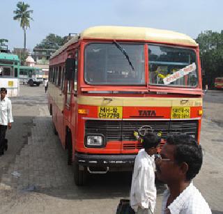 Action on Driver-Carrier Waiting at Private Hotel | खासगी हॉटेलवर थांबा देणा-या चालक-वाहकांवर कारवाई