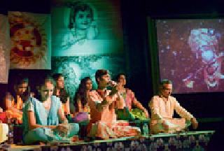 'Sri Krishna Gitanjali' painted with a devotional presentation | भावपूर्ण सादरीकरणाने रंगलेली ‘श्रीकृष्ण गीतांजली’ 'Sri Krishna Gitanjali' painted with a devotional presentation | भावपूर्ण सादरीकरणाने रंगलेली ‘श्रीकृष्ण गीतांजली’