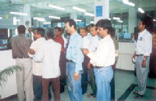 Downstream Server, Consumers Trouble | सर्व्हर डाऊन, ग्राहकांना मनस्ताप Downstream Server, Consumers Trouble | सर्व्हर डाऊन, ग्राहकांना मनस्ताप