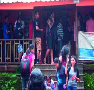 Matheran HouseFull; Tremendous crowd of tourists | माथेरान हाऊसफुल्ल; पर्यटकांची प्रचंड गर्दी Matheran HouseFull; Tremendous crowd of tourists | माथेरान हाऊसफुल्ल; पर्यटकांची प्रचंड गर्दी