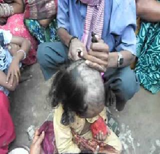 30 women's shirts for drunkenness in Chandrapur | चंद्रपूरमध्ये दारूबंदीसाठी ३० महिलांचे मुंडण 30 women's shirts for drunkenness in Chandrapur | चंद्रपूरमध्ये दारूबंदीसाठी ३० महिलांचे मुंडण