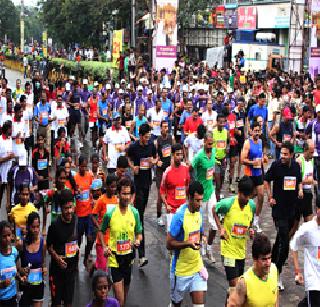 Rainy Marathon in the presence of artists in the castle | वाड्यात कलाकारांच्या उपस्थितीत रंगली वर्षा मॅरेथॉन Rainy Marathon in the presence of artists in the castle | वाड्यात कलाकारांच्या उपस्थितीत रंगली वर्षा मॅरेथॉन