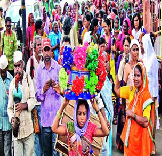 The neglect of women in the wandering community is neglected | भटक्या समाजातील स्त्रियांची अगतिकता दुर्लक्षित The neglect of women in the wandering community is neglected | भटक्या समाजातील स्त्रियांची अगतिकता दुर्लक्षित