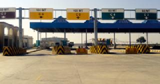 Border detection looted five and a half million pirates | सीमा तपासणी नाक्याचे साडेपाच लाख लुटले Border detection looted five and a half million pirates | सीमा तपासणी नाक्याचे साडेपाच लाख लुटले