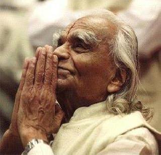 Yogacharya Ayyangar passed away in Pune | योगाचार्य अय्यंगार यांचे पुण्यात निधन Yogacharya Ayyangar passed away in Pune | योगाचार्य अय्यंगार यांचे पुण्यात निधन