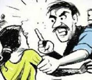 Due to non-repayment of loan, the lender took away the wives and children | कर्जाची परतफेड न केल्याने सावकार बायको-मुलांना घेऊन गेला Due to non-repayment of loan, the lender took away the wives and children | कर्जाची परतफेड न केल्याने सावकार बायको-मुलांना घेऊन गेला