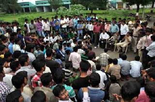 Students' movement | विद्यार्थ्यांचे आंदोलन