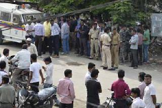 Striking down the tips; Students killed in Chimuka | टिप्परची धडक; चिमुकला विद्यार्थी ठार Striking down the tips; Students killed in Chimuka | टिप्परची धडक; चिमुकला विद्यार्थी ठार
